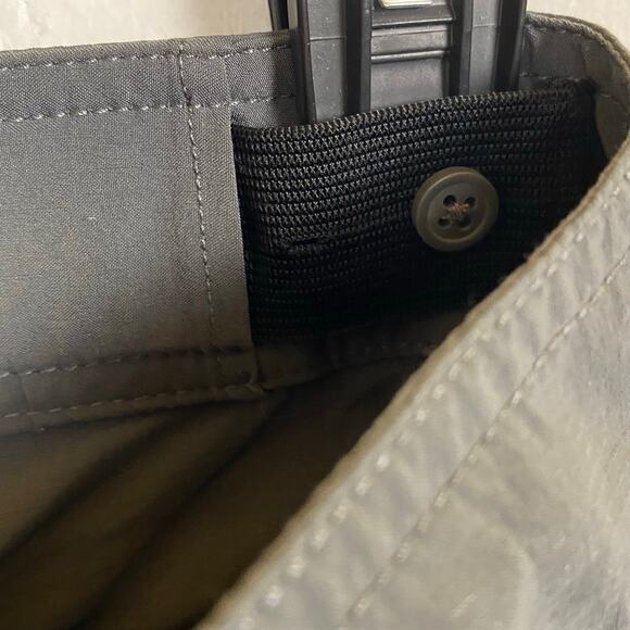 Columbia Omni Shade Green Roll Tab Cargo Pants Size 4 Long - Picture 3 of 6